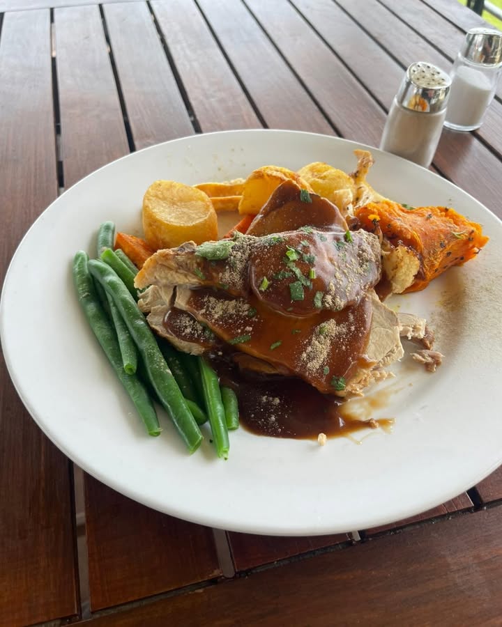 Featured image for “Kids Eat Free: Family-Friendly Sunday Roast Special at Hill Top Golf Club”